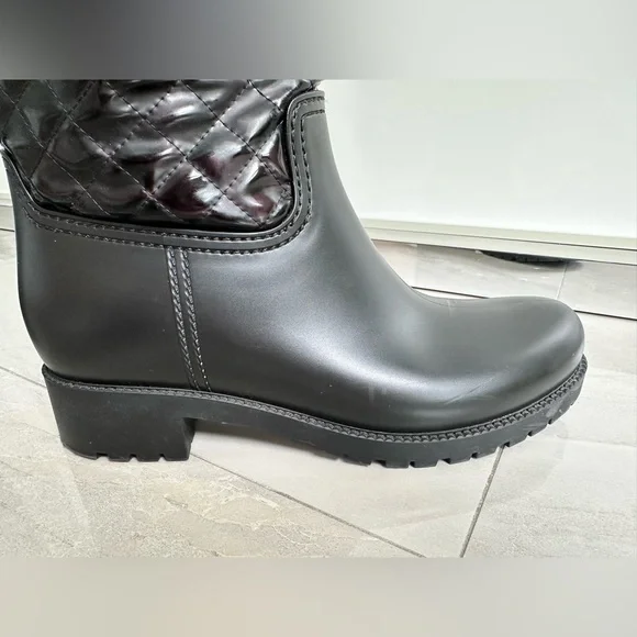 Women Salvatore Ferragamo rainy boots black size 10 preowned. - Picture 8 of 12